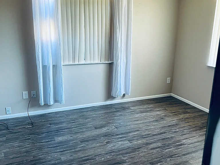 182 NE Jettie Ter — Photo 12