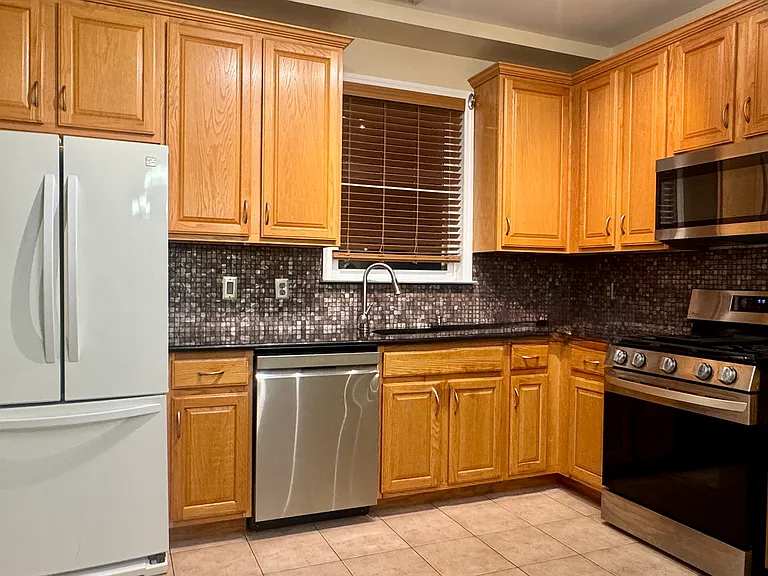 62 Poplar Ave #1 — Photo 7