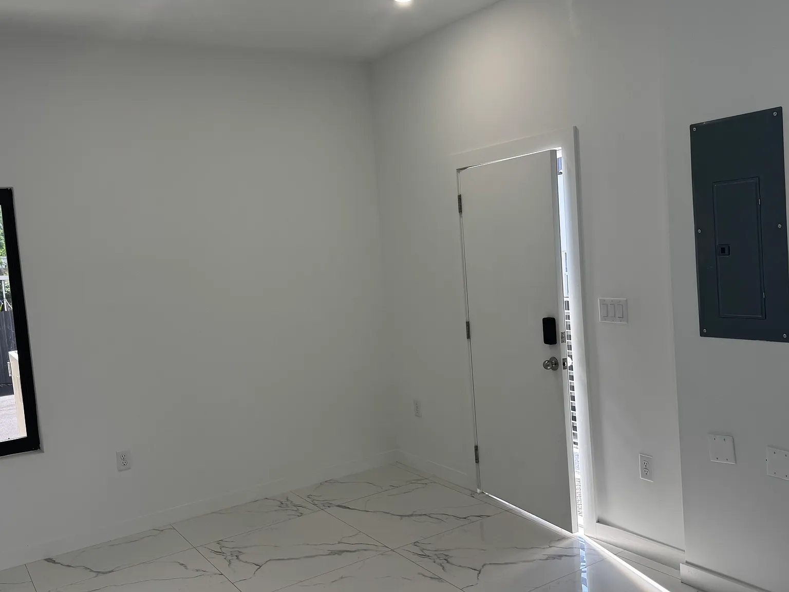 1 bed, $1,975 — Photo 3