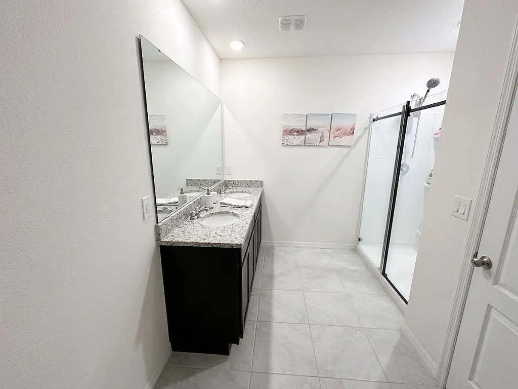 3 bed, 2000 sqft, $2,200 — Photo 3