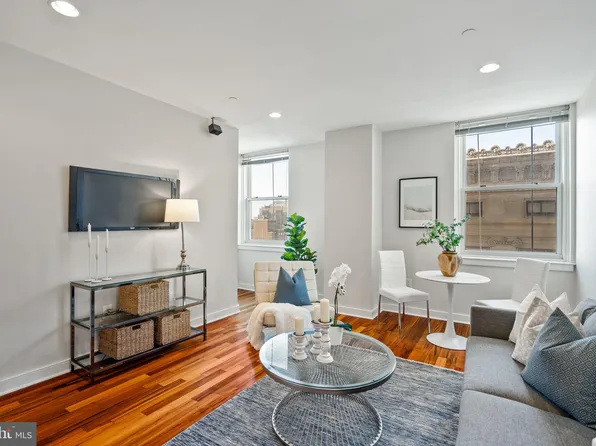 111 S 15th St APT 1606, Philadelphia, PA 19102