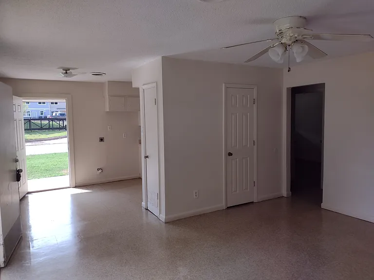 2000 Allen St #D — Photo 3