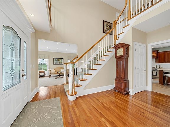 3rd image of 215 Lexington Rd