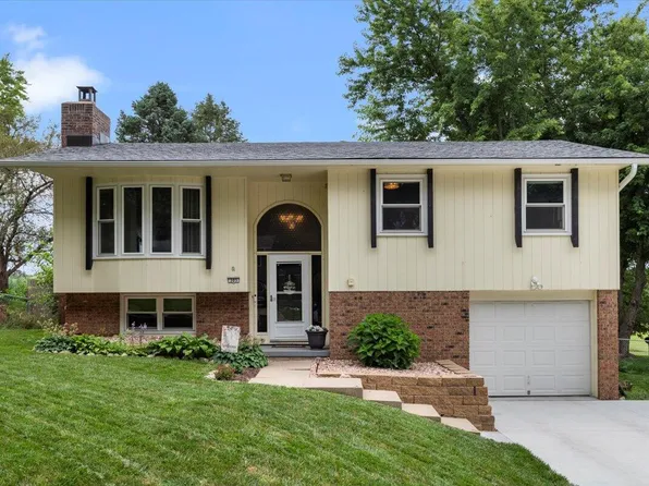 305 Fairview Dr, Glenwood, IA 51534
