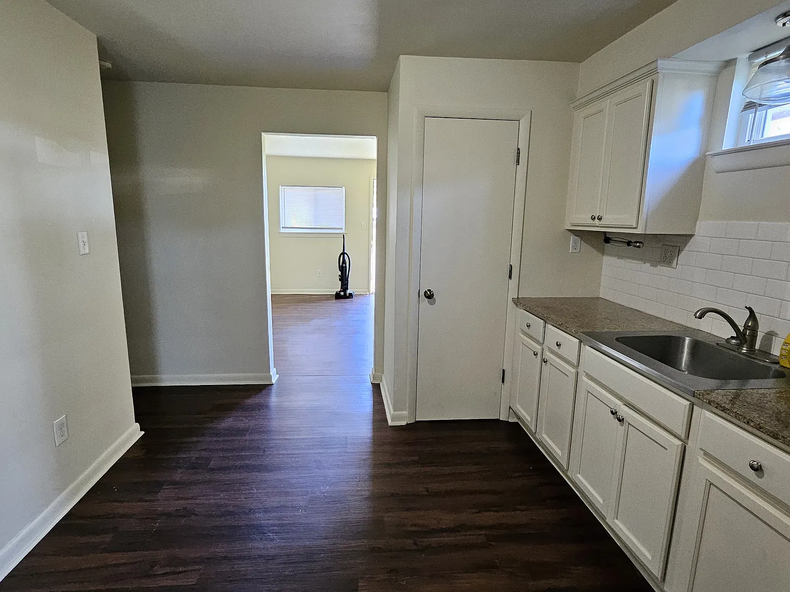 2 bed, 900 sqft, $1,200 — Photo 2
