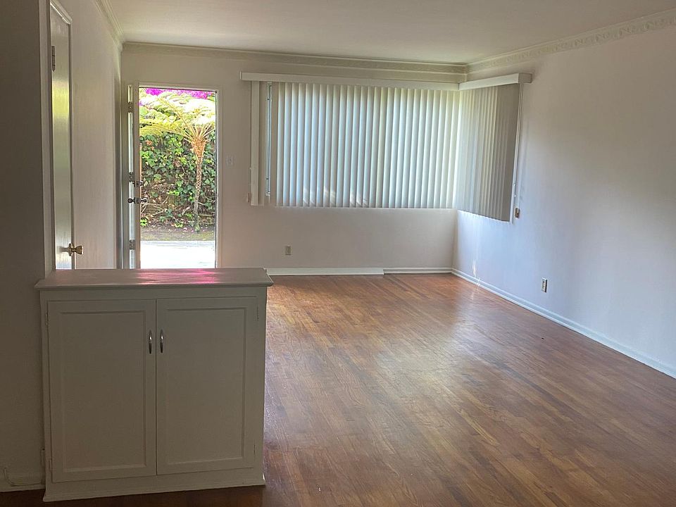 1st image of 3214 S Barrington Ave #C