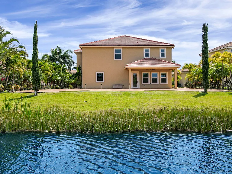 12101 SW Aventino Dr — Photo 41