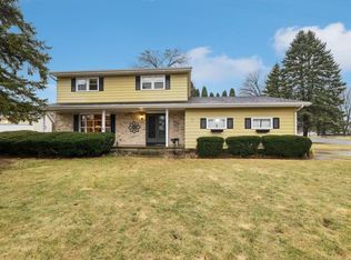 349 Robert Ct, Sun Prairie, WI 53590