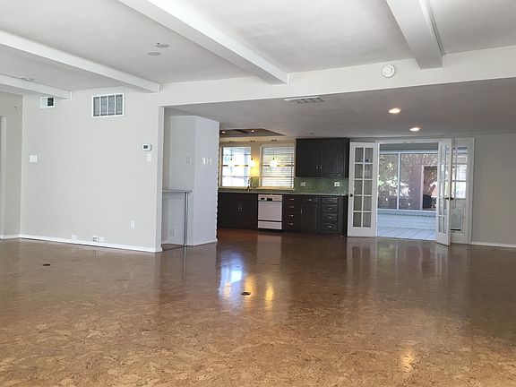 3rd image of 1016 Colonial Pkwy
