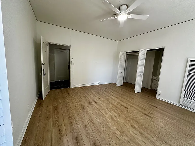 213 S Jackson St — Photo 21