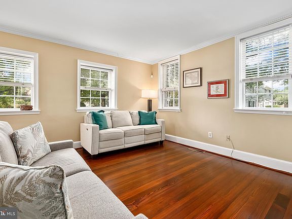 2nd image of 306 S Columbus St