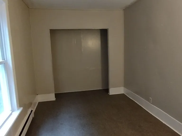 2128 Genesee St — Photo 12