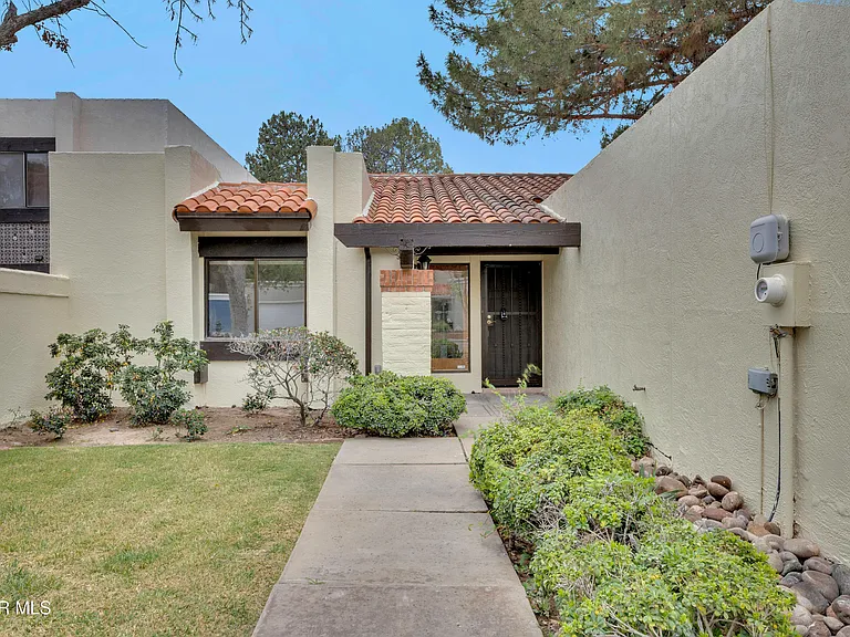 620 Lakeway Dr — Photo 11