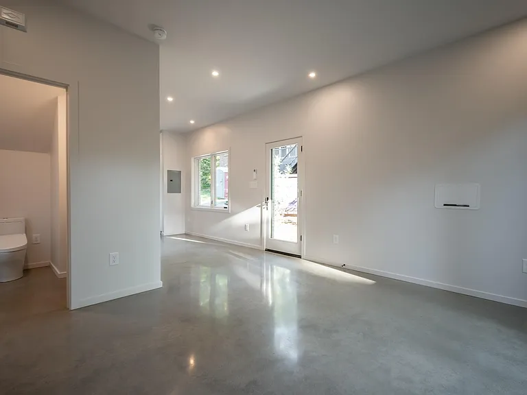 297 Morton Ave #BACK HOUSE — Photo 9