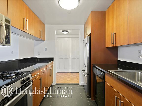 4th image of 300 W 135th St APT 4G