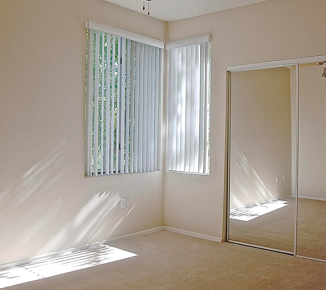 3 bed, 2.0 bath, 1412 sqft, $2,300 — Photo 3