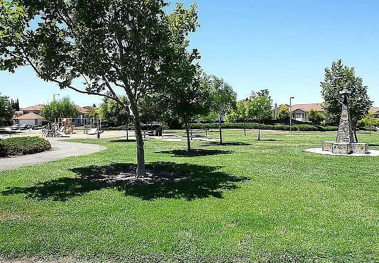 2250 Cuesta Dr — Photo 2