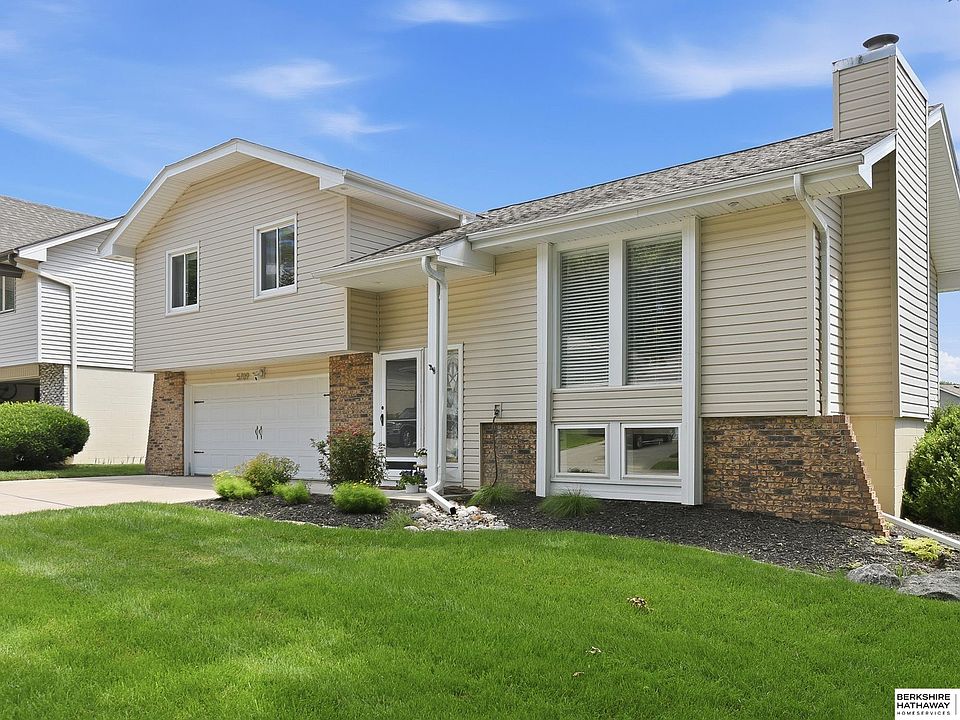 1st image of 5709 N 115th Cir