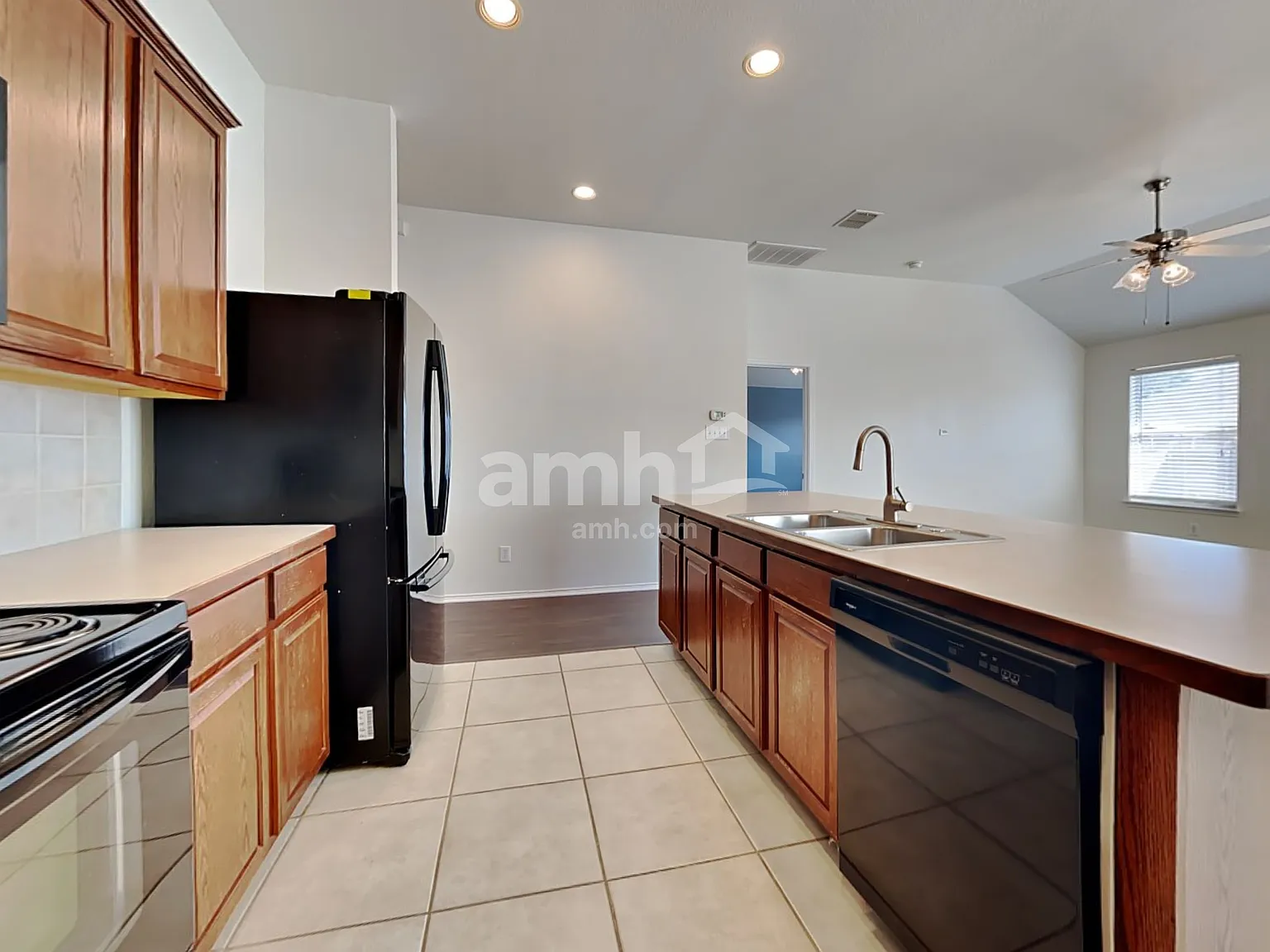 3 bed, 2.0 bath, 1470 sqft, $2,095 — Photo 4