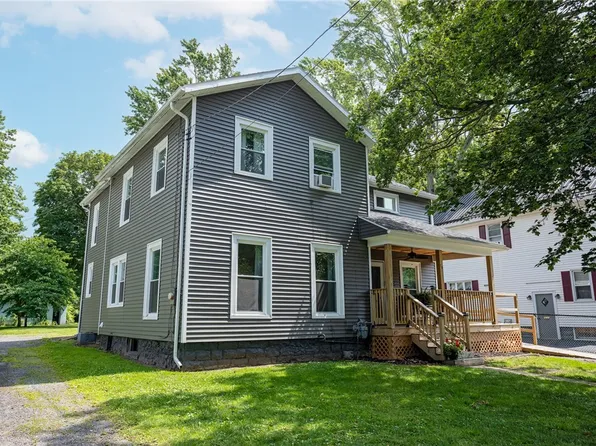 78 North St, Le Roy, NY 14482
