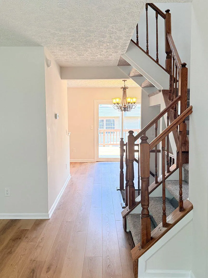 3 bed, 3.5 bath, 1336 sqft, $3,050 — Photo 2