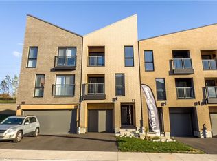 15 Urbane Blvd, Kitchener, ON N2E 0J4