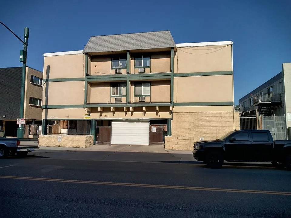 1425 N Yosemite St #12