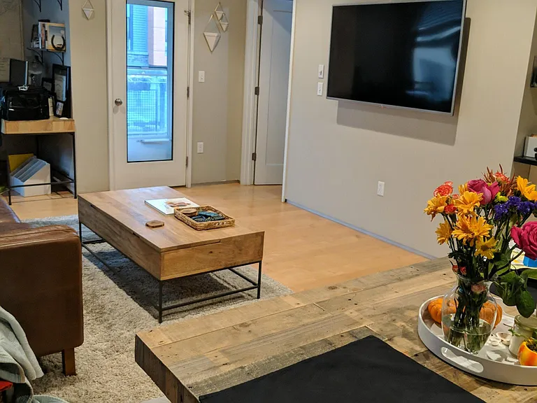 345 D St #4 — Photo 2