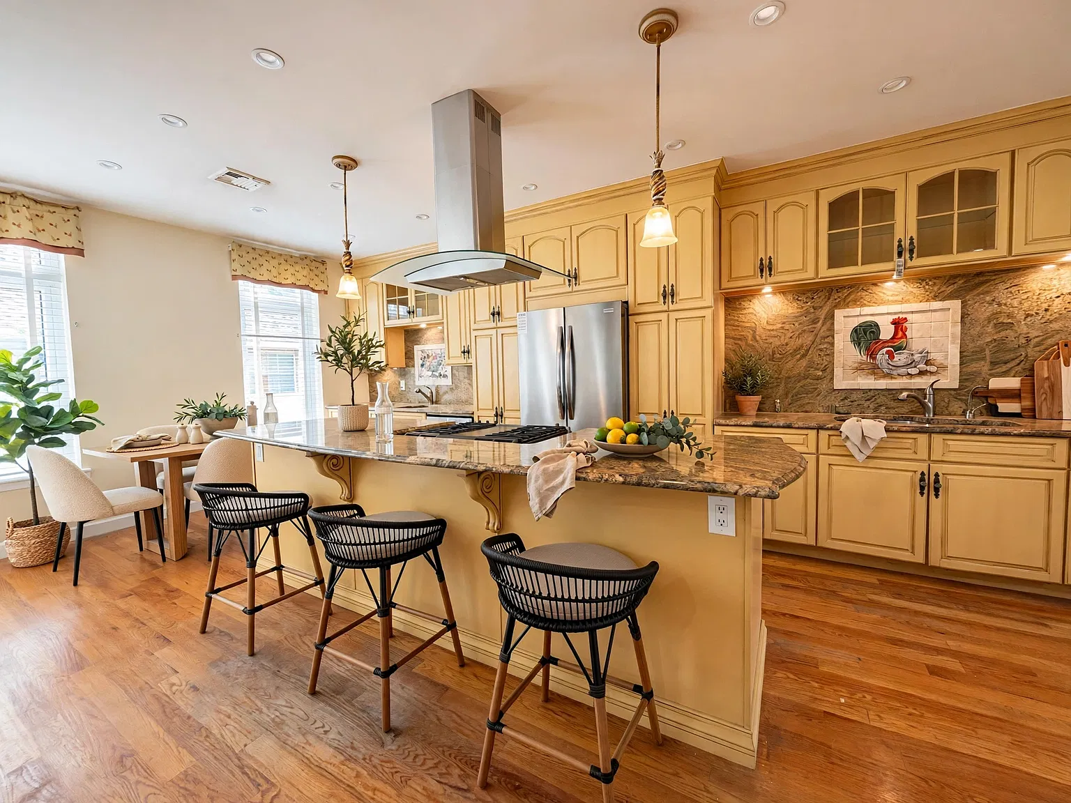 2 bed, $2,599 — Photo 1