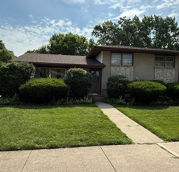 1007 N Gibbons Ave — Photo 1