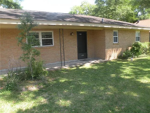 3 bed, 2.0 bath, 1650 sqft, $1,500 — Photo 2