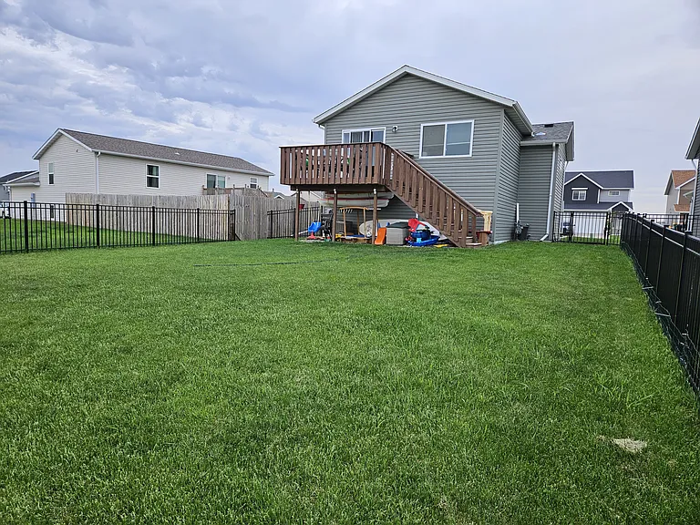 1099 Highland Ln W — Photo 3