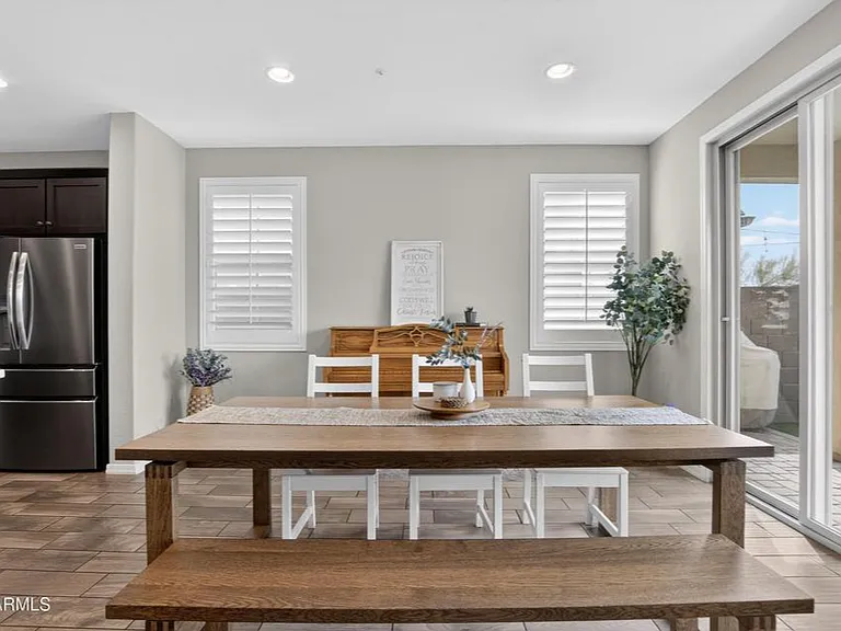 2419 W Gloria Ln — Photo 13