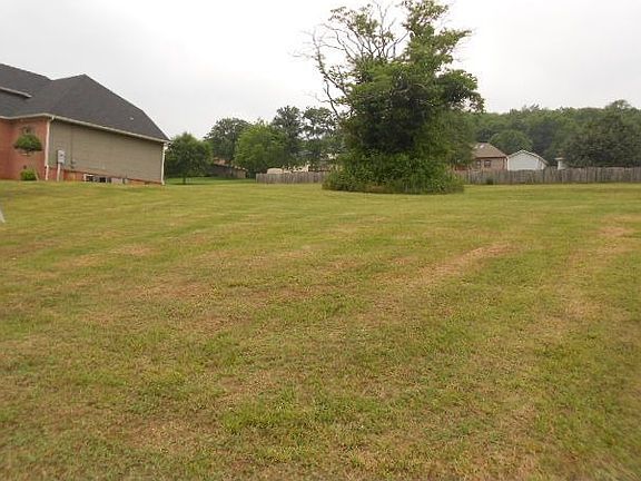5th image of 216 Warfe Ct