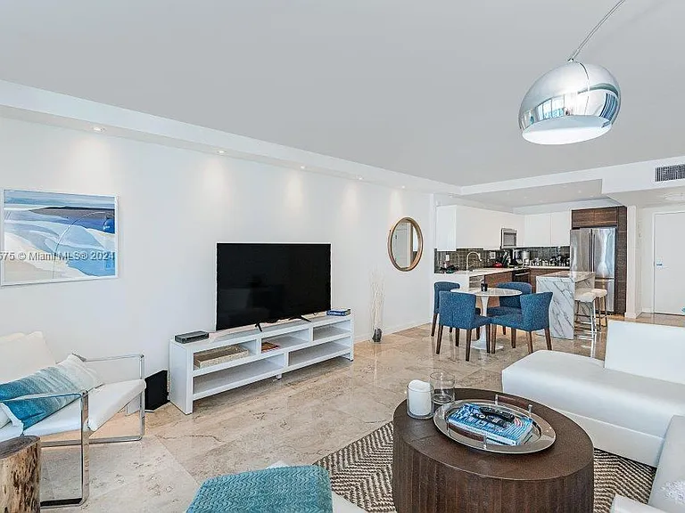2301 Collins Ave #1117 — Photo 6