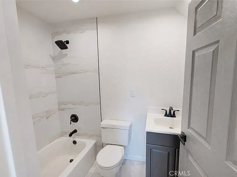 5637 Redwood Ave #B — Photo 8