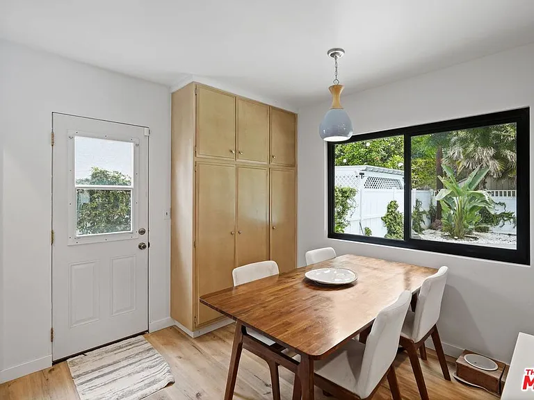 6558 Lasaine Ave — Photo 22