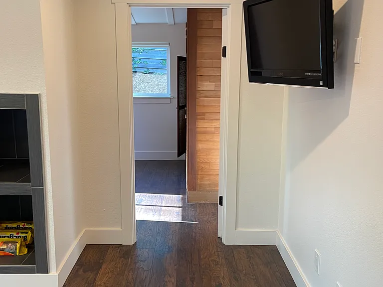 2334 Burnside Rd — Photo 50