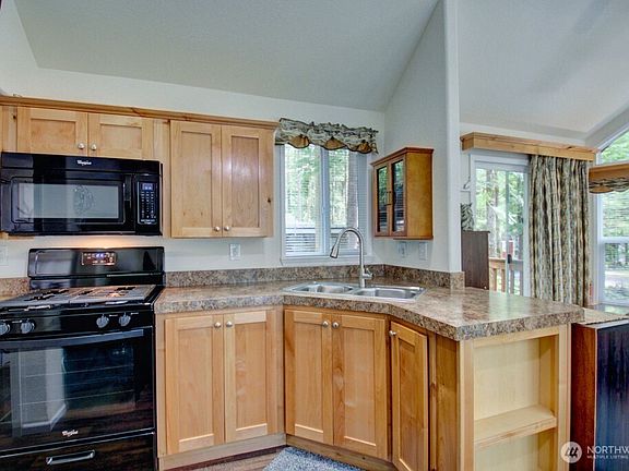 3rd image of 33 2 Wilderness Way