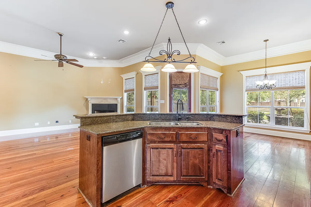 5 bed, 3312 sqft, $3,500 — Photo 3