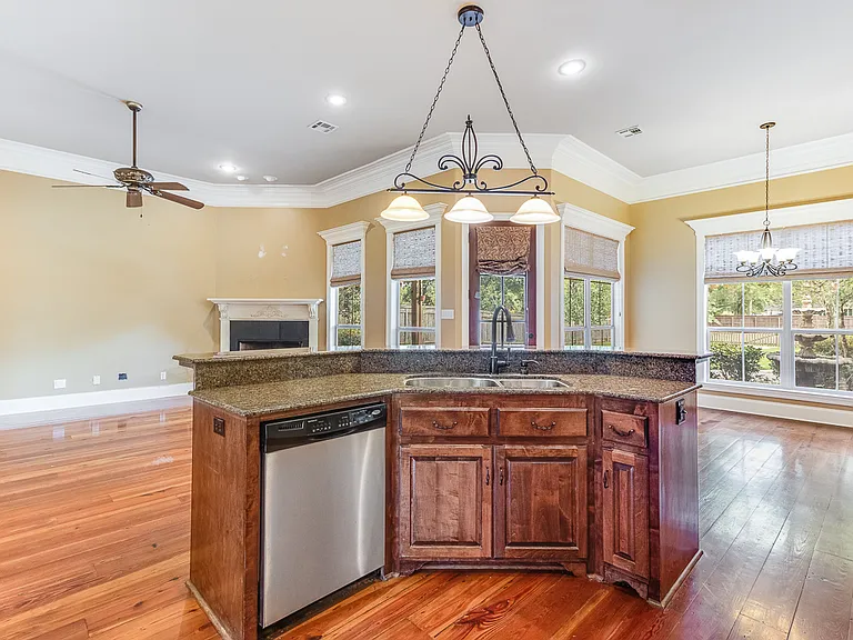 117 Maple Grove Ln — Photo 3