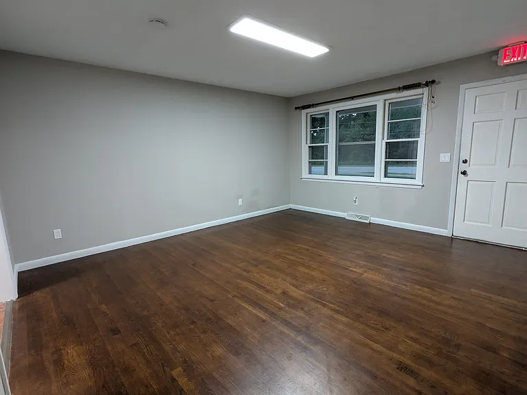 10574 Dorchester Rd — Photo 6