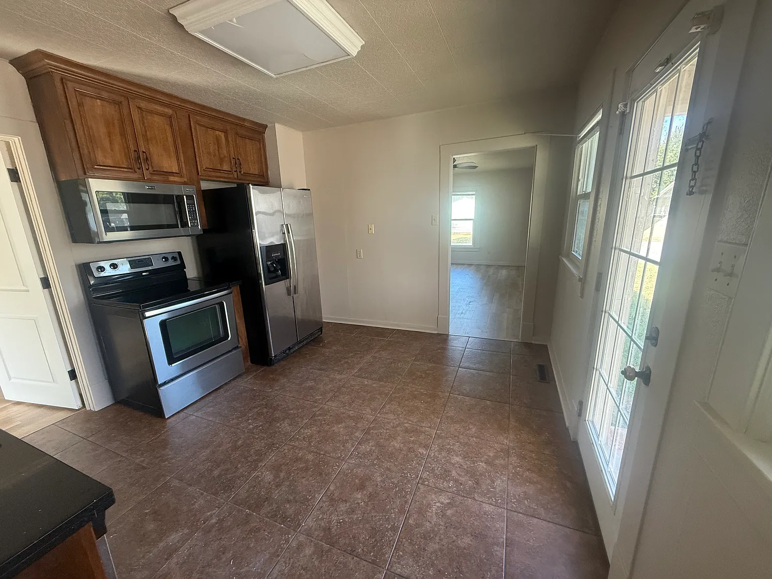 2 bed, 924 sqft, $1,075 — Photo 2