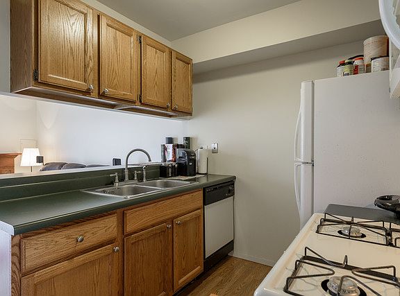 4th image of 2644 Country Oaks Ct #2644