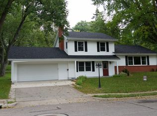 1110 Victoria St, Dubuque, IA 52003