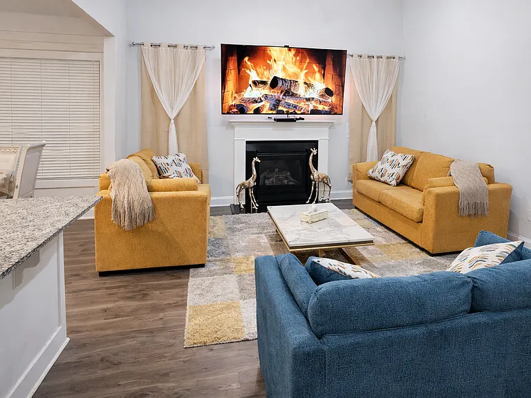 182 Hillmont Dr — Photo 1