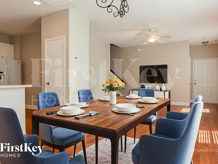 1033 Kings Mountain Ln — Photo 5