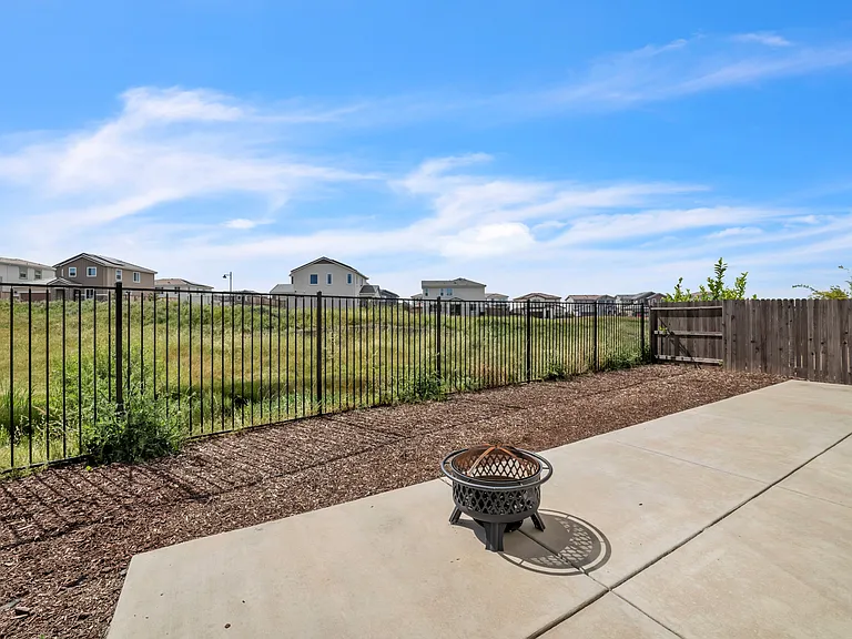 4562 Butterfly Ridge Dr — Photo 45