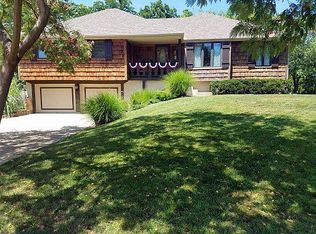 310 NE Colonial Ct, Lees Summit, MO 64064
