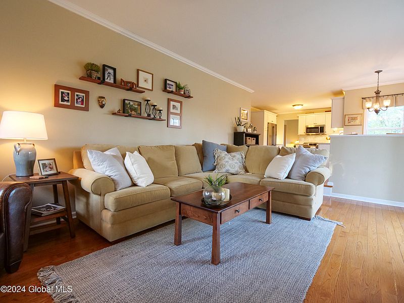 5th image of 554 Acland Boulevard